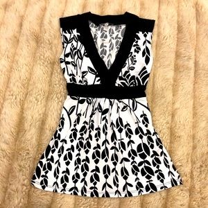 B & W 🌷Tulip Blouse